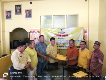 H Suhada Ambil Formulir Calon Wakil Walikota di Partai Golkar