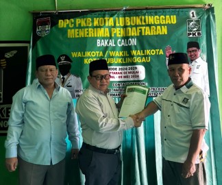 Tunjukan Keseriusan Imam Senen Ambil Formulir di DPC PKB Lubuklinggau