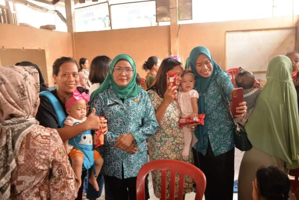 Desa Beringin Makmur Menerima 150 Paket Bantuan PKK Provinsi Sumsel
