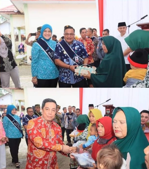 Penyerahan Surat Keputusan (SK) Bapak dan Ibu Asuh Anak Stunting dan pemberian bantuan kepada anak stunting