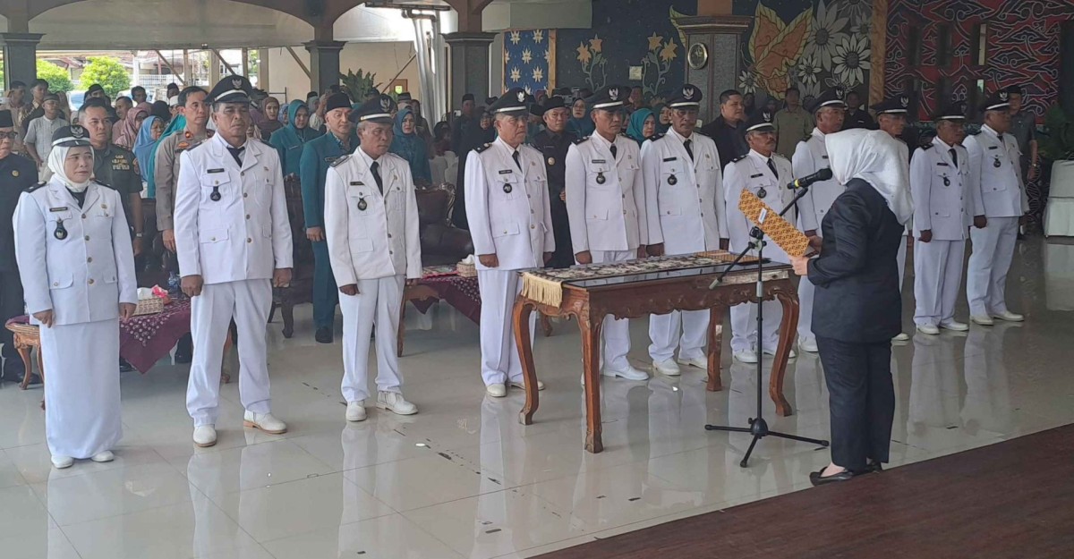 Bupati Musi Rawas Mengukuhkan Perpanjangan Masa Jabatan Kepala Desa (Kades) dan Ketua Tim Penggerak PKK Desa di Wilayah Kabupaten Musi Rawas