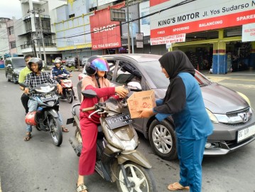 Kasus Gapura, Sopir Kerupuk Dibela Warga