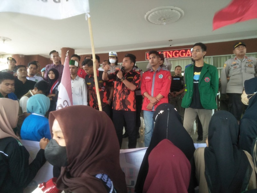 Tolak UU Cipta Kerja Ugal-Ugalan Cipayung Plus Unras di Depan Gedung Wakil Rakyat