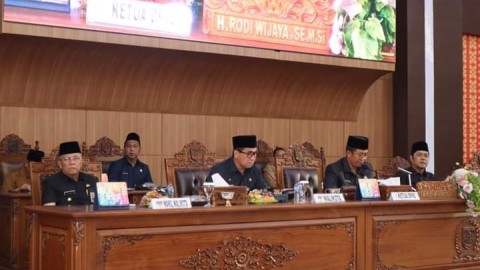 Wali Kota Lubuklinggau Sampaikan Raperda LPJ APBD Tahun 2022