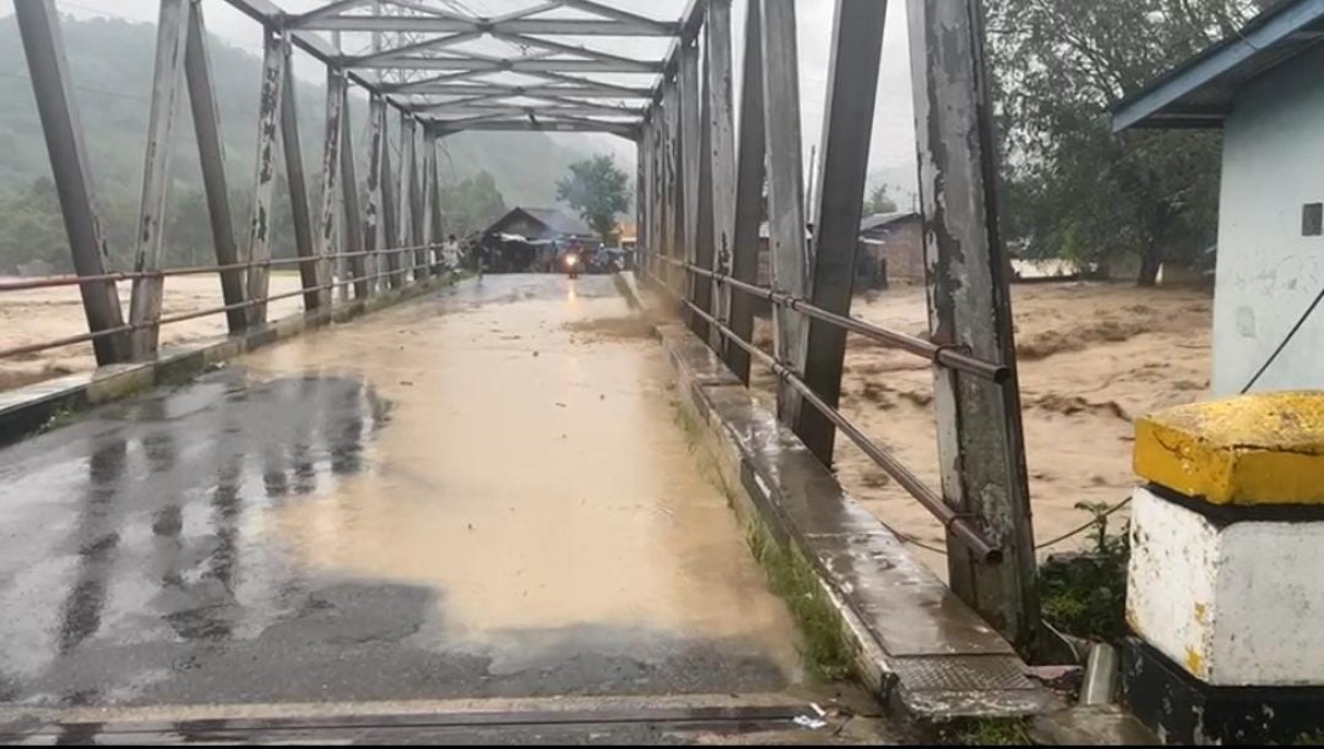 Sungai ini Mengamuk Sebabkan Satu Kabupaten Hampir Terendam